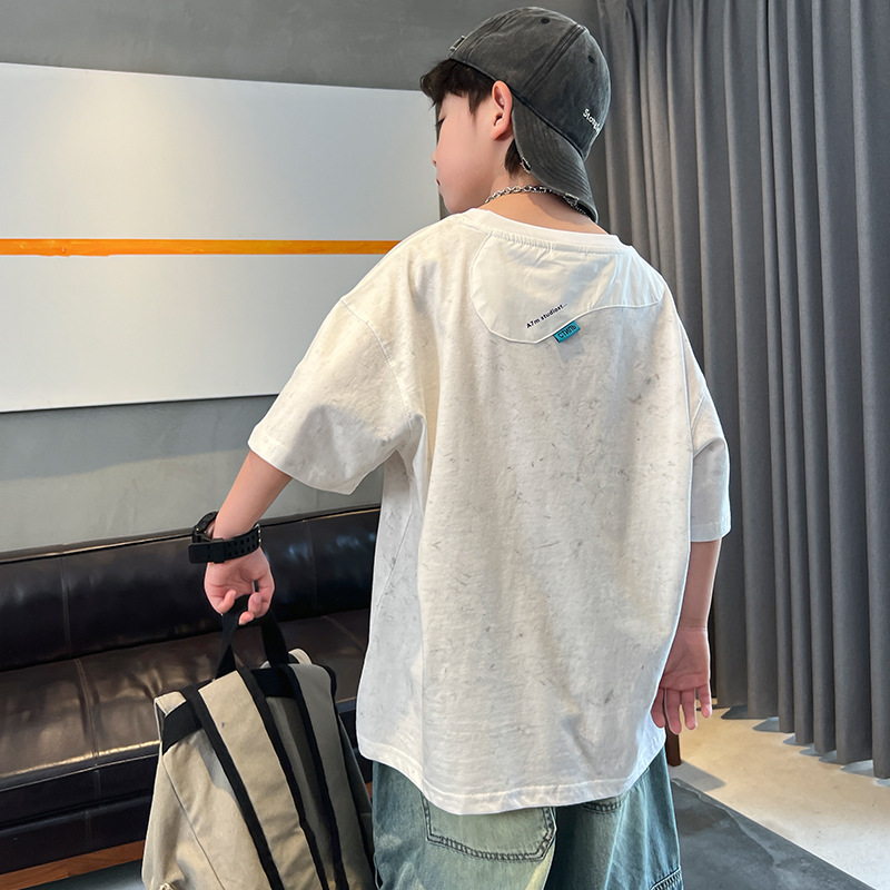 T-shirt da ragazzo bianco con scritta a maniche corte in cotone_voghion.com