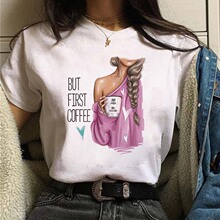 ����վ����ʱ�ж���Ů��Ů��һ������t-shirt����ɰ�T����Ů