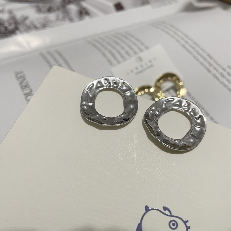 Fashion New Metal Female Circle Stud Alloy Earrings display picture 2