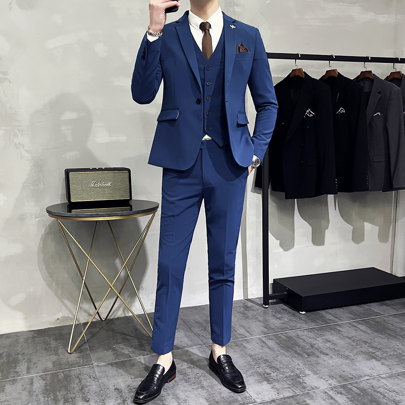 Venta al por mayor de nuevos productos traje de color sólido para hombre 2025 moda casual traje azul delgado coreano para hombre en stock