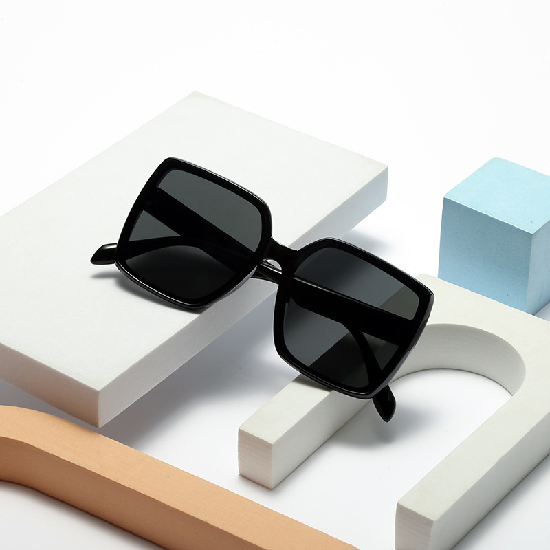 2022新款时尚街拍大框太阳镜女 个性米钉墨镜欧美方形太阳眼镜潮