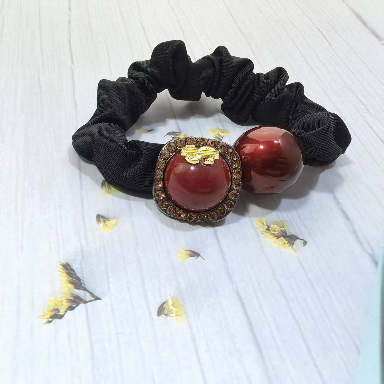 $-샴페인 라인스톤 건 그레이 하단 머리끈