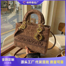 �羳Ů���r�д�����������߼���ͨ��б����ٴ������С���μ��