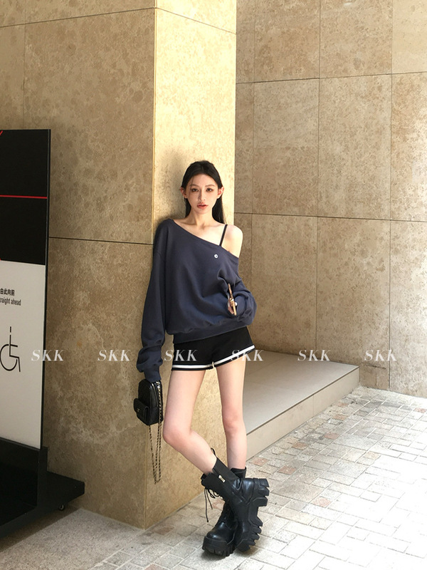【露思同款】斜肩露肩小标宽松套头卫衣长袖慵懒松弛感上衣女夏秋|undefined