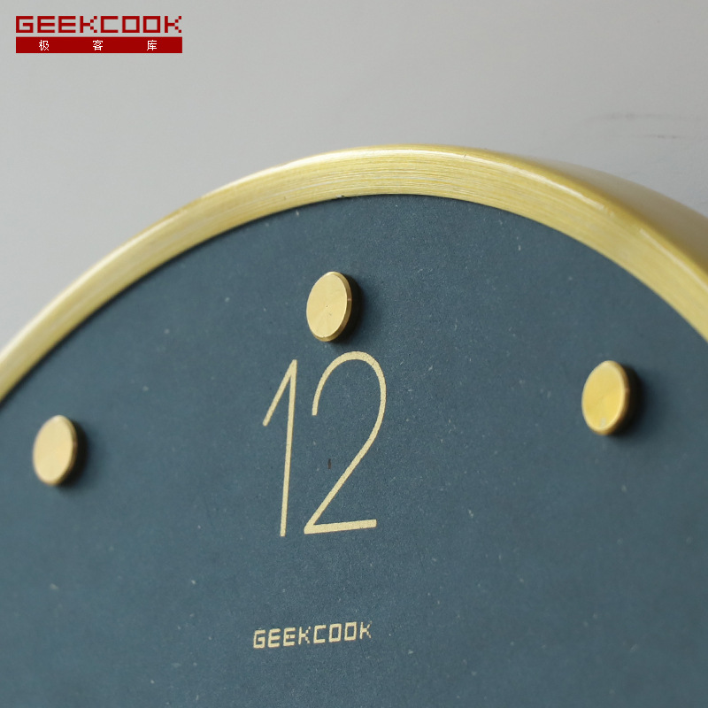 Metal mudo reloj de oscilación: Color de lujo ligero moderno lujo ligero ins Reloj de pared latón escala color MDF reloj cara