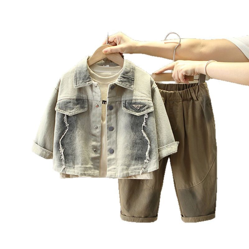7058 Traje de primavera y otoño para niños 2025 nueva chaqueta teñida en aerosol para niños coreanos de tres piezas Baby Boy