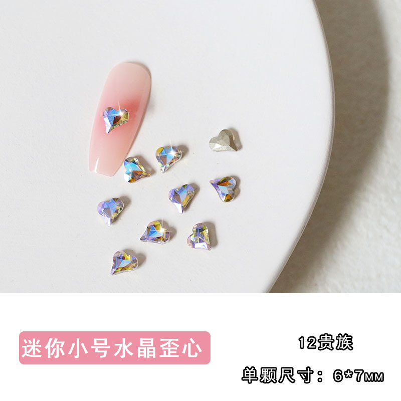 ネットの赤い爪の歪んだ心のドリルの小さいサイズのミニの尖った底の立体の水晶の愛の装飾品の豪華な超フラッシュガラスの桃の心のドリル|undefined
