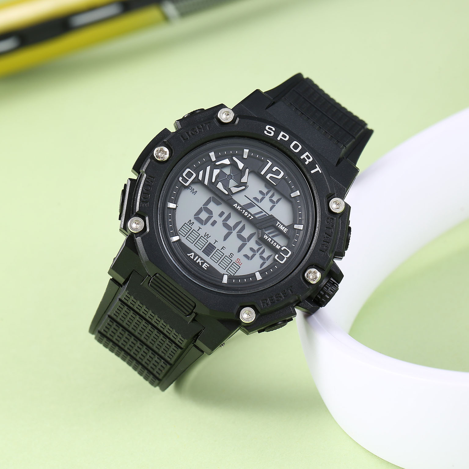 Nuevo hombre al aire libre reloj electrónico de montaña para estudiantes de secundaria y secundaria multifuncional impermeable reloj electrónico de alarma de luz nocturna