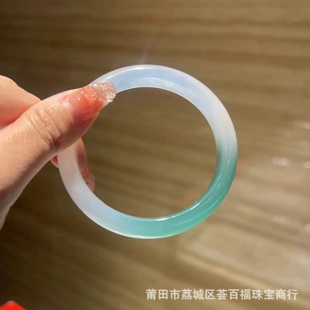 Оптовая продажа Mountain Mountain Mountain Mountain Qingshan Масло голубой халцедон круглый браслет с ледяным видом женской красоты широкая версия Dingdang нефритовый браслет