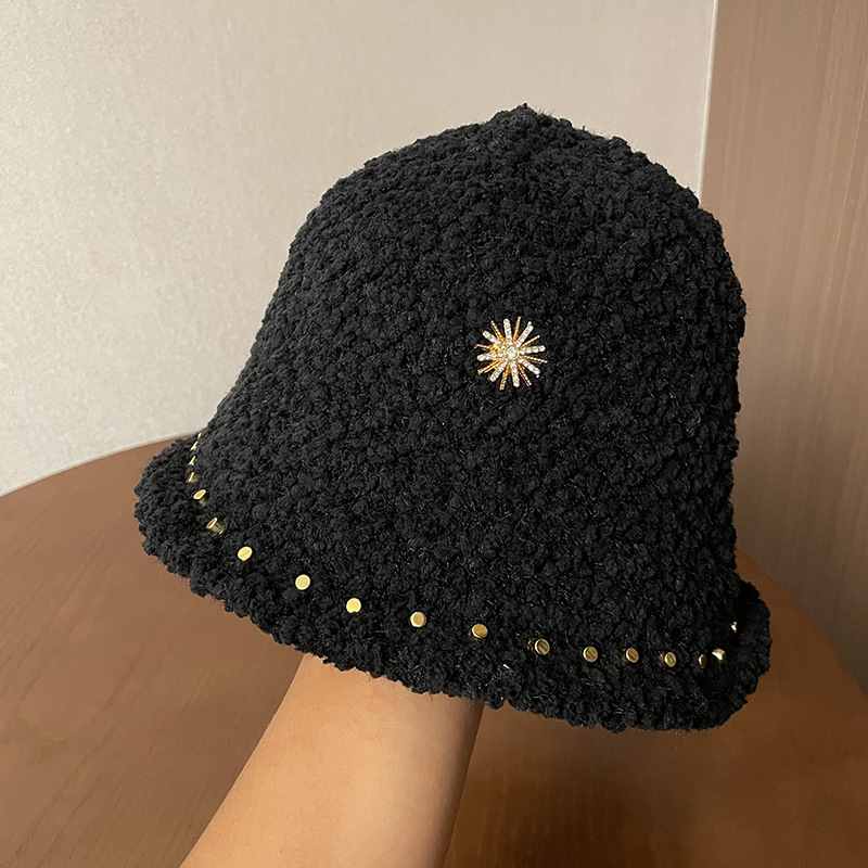 Women's Simple Style Solid Color Rivet Wide Eaves Bucket Hat display picture 5