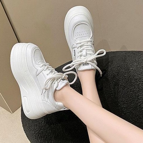 2025 otoño y invierno de zapatos de entrenamiento alemán de suela gruesa explosión nicho retro zapatos de padre mujeres nuevas zapatillas deportivas muffin de aumento de altura