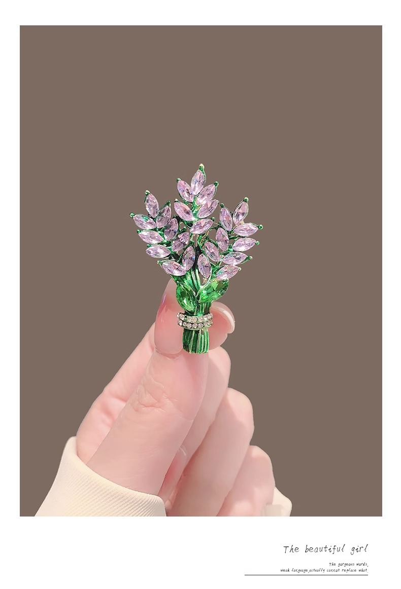 Broche lavande violette pour femmes haut de gamme avec embellissements en diamant, accessoires de fixation de broche de bouquet de cristal à la mode, épingles exquises et à la mode_voghion.com