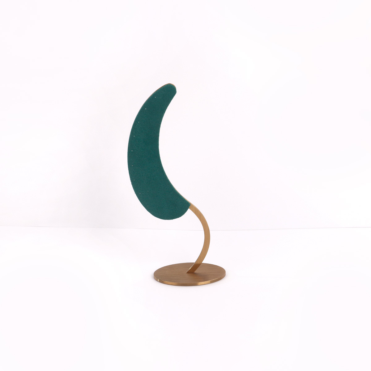 �������չʾ�ܶ��������������ɼܳ��м���Ʒ�ڼ��鱦չʾ����