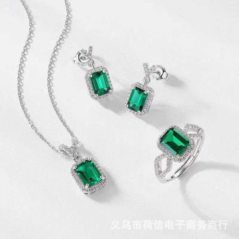 Emerald three-piece set (silver V)
