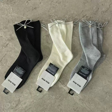 新品miumiu春秋款双针蝴蝶结装饰高品质竹纤维吸汗透气中筒女袜
