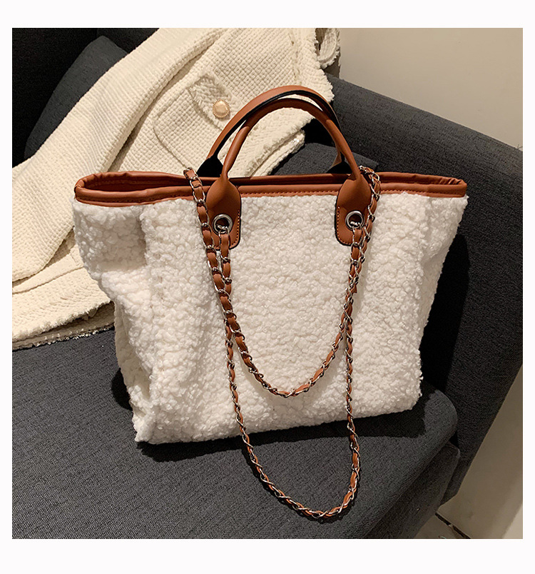 Autumn And Winter Lamb Hair Large Capacity Shoulder New Fashion Commuter Tide Portable Tote Bag display picture 9