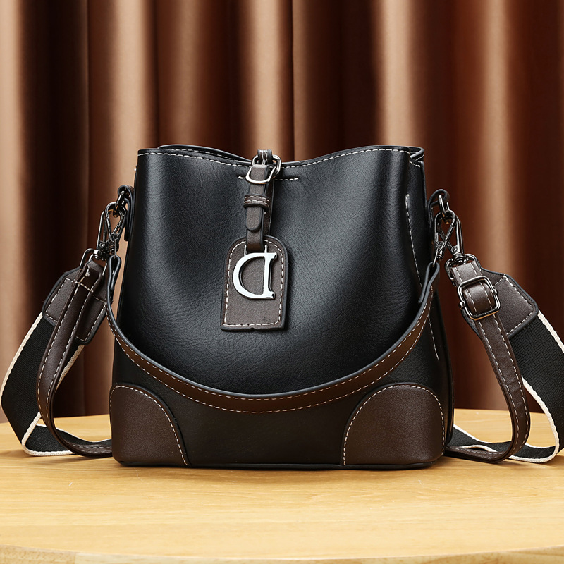 2025 nuevo bolso de mano coreano de textura de hombro único fabricante de moda brillante bolso de comercio exterior para mujeres bolso de tramo inclinado para mujeres