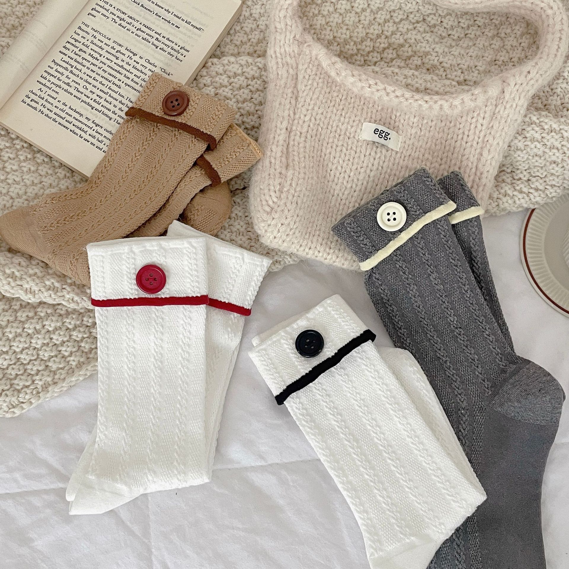 "Flip cuff button socks" JK style girl Mary Jane socks for girls and boys autumn and winter fashion flannel socks, contrasting color design ankle socks