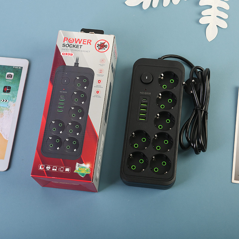 Placa de conexión de comercio electrónico transfronterizo ruso 4USB + 1 interfaz tipo-c en blanco y negro en caja estándar europeo