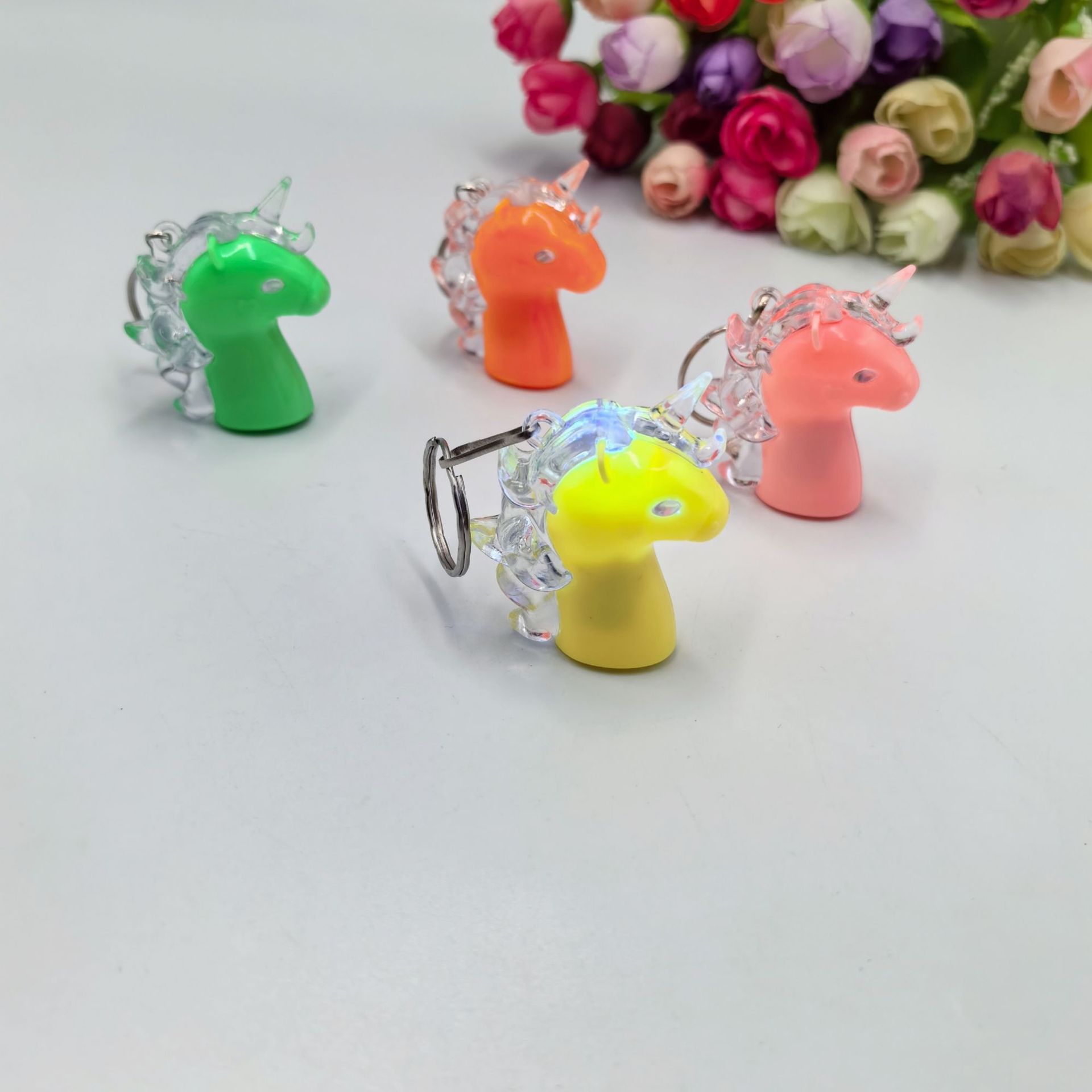 Unicornio luminoso transfronterizo llaverillo lámpara luminosa colgante llaverillo LED juguetes luminosos niños regalos creativos
