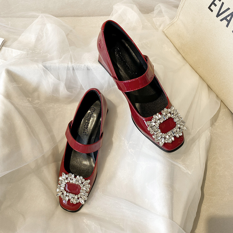 2022 primavera nuevos zapatos de mujer versión coreana de diamantes flash hebilla cuadrada tacón medio con suela gruesa tacón grueso cabeza cuadrada zapatos Mary Jane