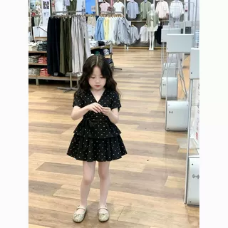 韩版女童2026夏季新款黑色波点连衣裙女孩赫本风气质收腰蛋糕短裙