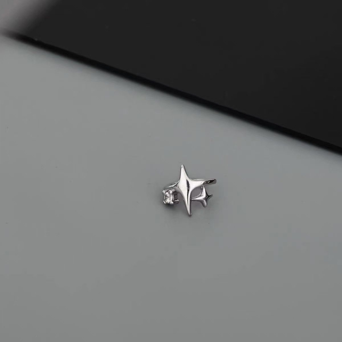 Cool Men’s Stud Earrings. Minimalist Street & Punk Style, Ideal For Casual, Party & Daily Wear. Made Of 316L Stainless Steel, Hypoallergenic, Nickel-_voghion.com