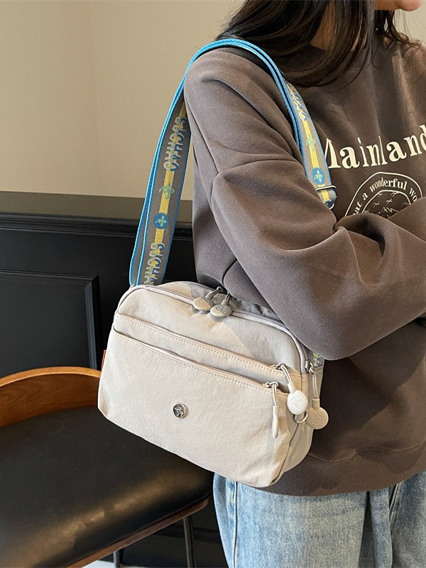 Oxford tela ligera bolsa casuales para mujeres 2025 nuevo estilo simple de moda textura de viaje mochila de hombro