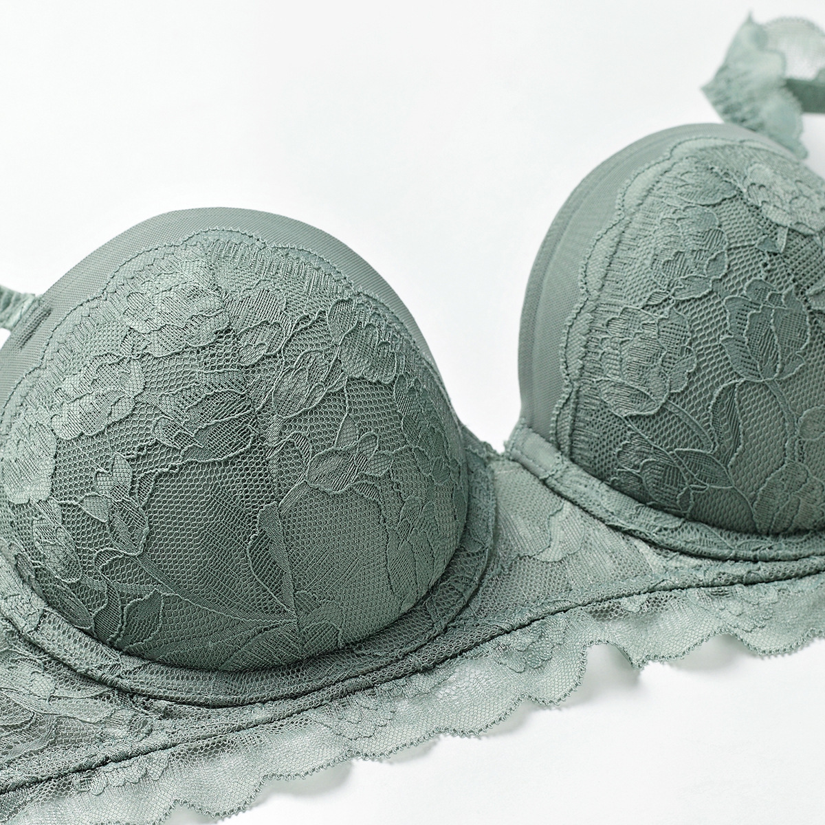 Factory direct sales sexy lace women's underwear set with thin top and thick bottom anti-sagging push-up bra set