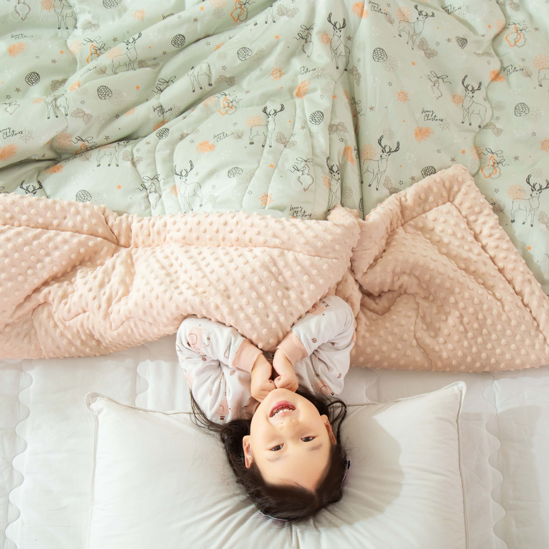 Kindergarten algodón edredón de invierno engrosada edredón de los niños bebé calmante guisantes edredón bebé edredón clase una pequeña colcha