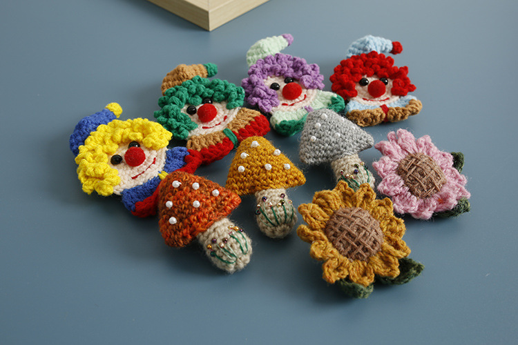 10g Weight Brooches Classification Casual, Daily Occasion Cashmere Material Flower Pattern Autumn&Winter Season Women's Gender Knitting Design Cartoon Style Cartoon Pin Flower Cashmere Knitting Women's Brooches 1