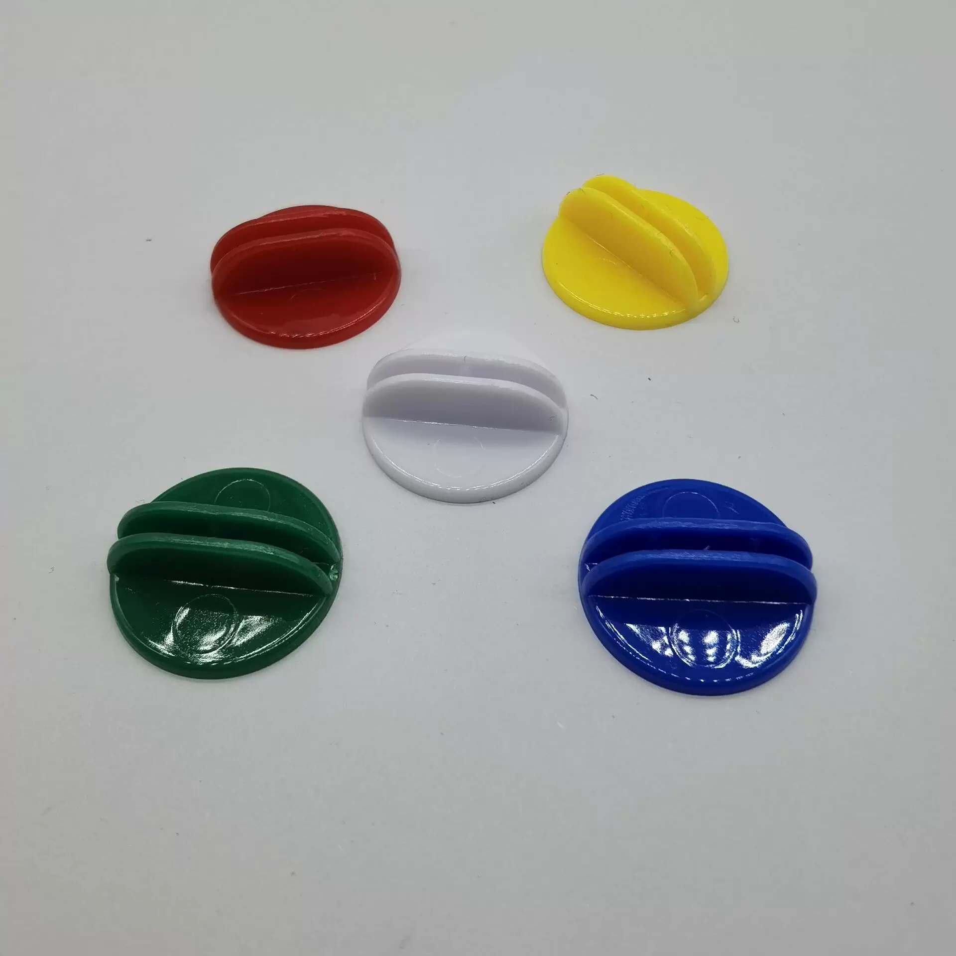 新款25MM塑料底座圆形2MM宽卡座纸牌夹桌游玩具配件立牌夹全新料