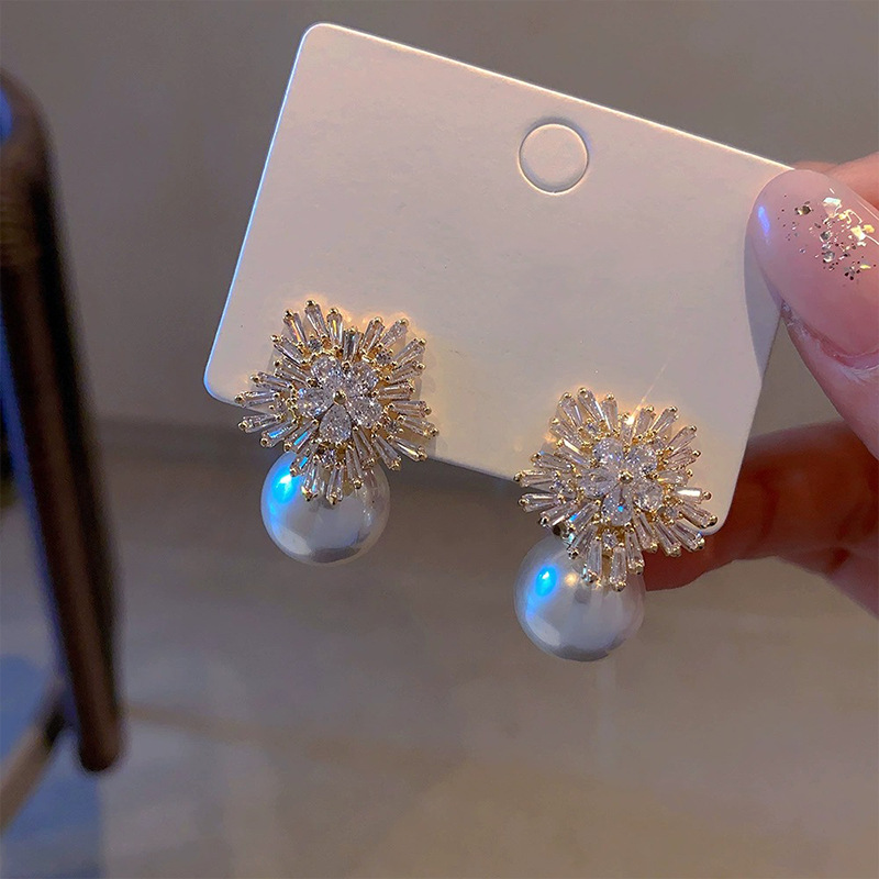 Eleganti orecchini di perle con strass a forma di fiocco di neve, dal temperamento super scintillante, orecchini di lusso leggeri, da donna_voghion.com