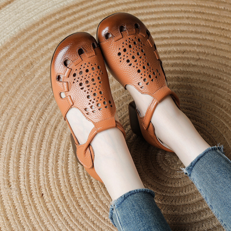 Pure cowhide summer vintage artistic style perforated design with Velcro closure, genuine leather closed-toe and heel, lightweight women's sandals for mothers Pure cowhide summer vintage artistic style perforated design with Velcro closure, genuine leather closed-toe and heel, lightweight women's sandals for mothers