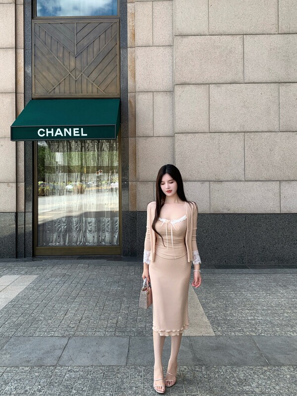 Gentle and Elegant Casual Outfit for Women in Autumn: Long-Sleeved Pure Desire Cardigan, Lace Camisole, and Long Skirt Three-Piece Set