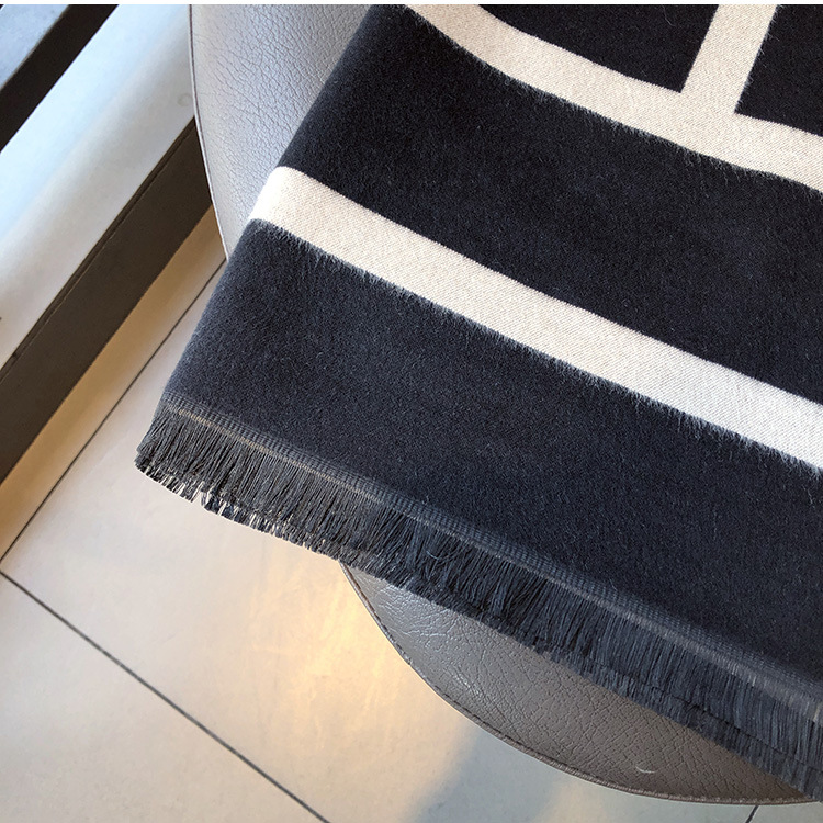 Bufanda tipo chal cálida y gruesa de estilo minimalista con imitación de cachemira y letras geométricas de doble cara en colores clásicos_voghion.com