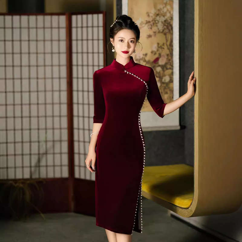 Wine red cheongsam Xi mother-in-law dress half sleeve plus size velvet cheongsam Noble elegant slim slimming daily cheongsam dress Wine red cheongsam Xi mother-in-law dress half sleeve plus size velvet cheongsam Noble elegant slim slimming daily cheongsam dress