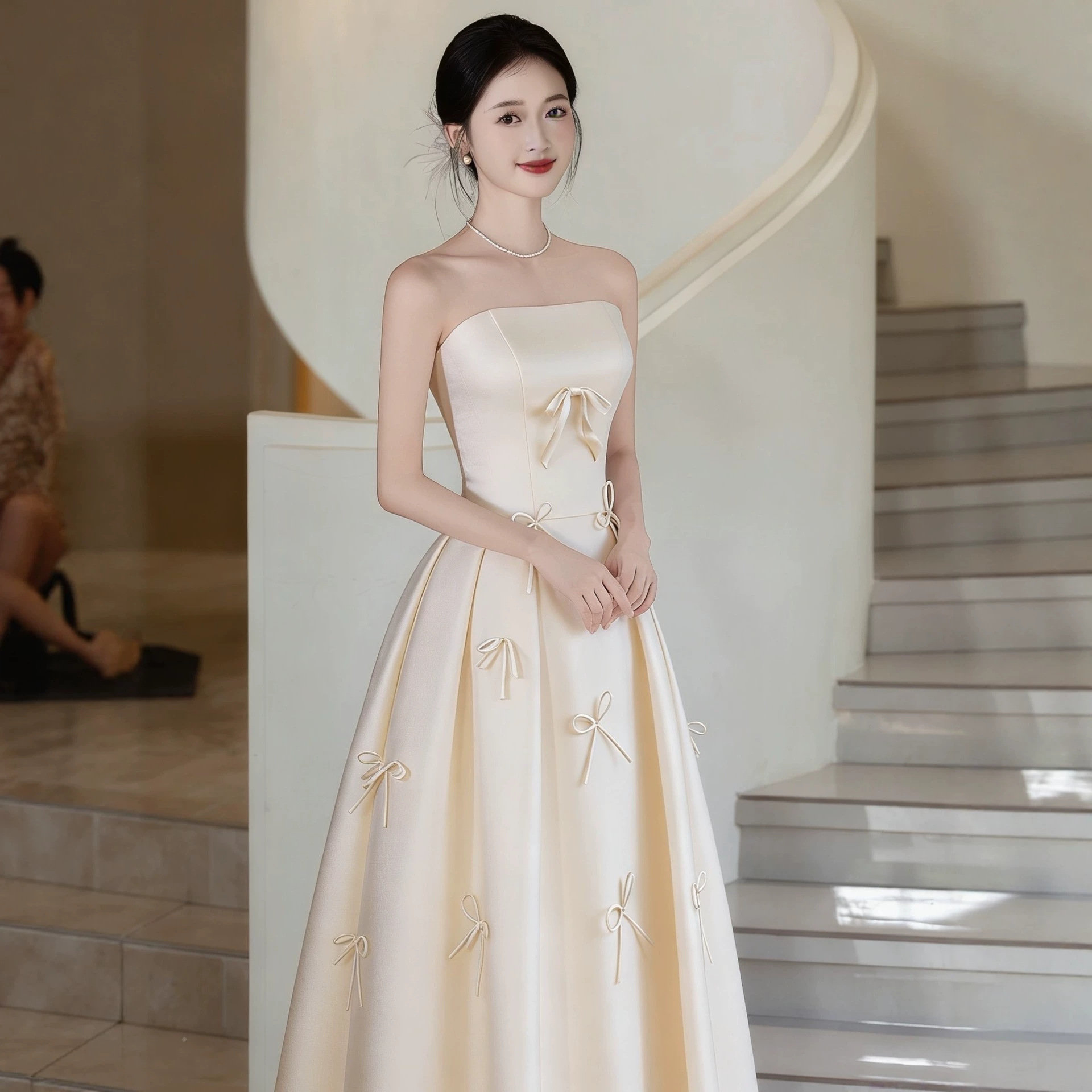 Đầm dạ hội cưới cổ yếm satin trơn tay dài phong cách tối giản — Màu ảnh