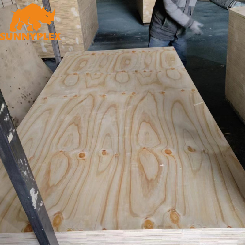 El fabricante suministra madera contrachapada para obras de construcción, tablero de madera, tablero completo, tablero multicapa de madera maciza