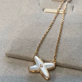 项链;手链;耳钉