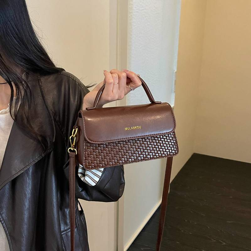 Korean-style retro small handbag for women, 2026 new fashion shoulder crossbody bag, high-end ladies' small square handbag Korean-style retro small handbag for women, 2026 new fashion shoulder crossbody bag, high-end ladies' small square handbag