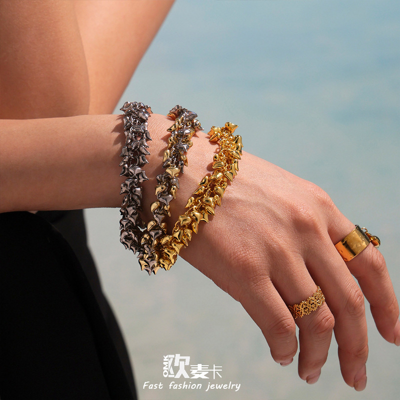 Oumaka Internet Celebrity Heart Pendant Bracelet for Women, Sweet and Cool Personality, Minimalist Style, Electroplated Stainless Steel Material, Cross-Border Jewelry