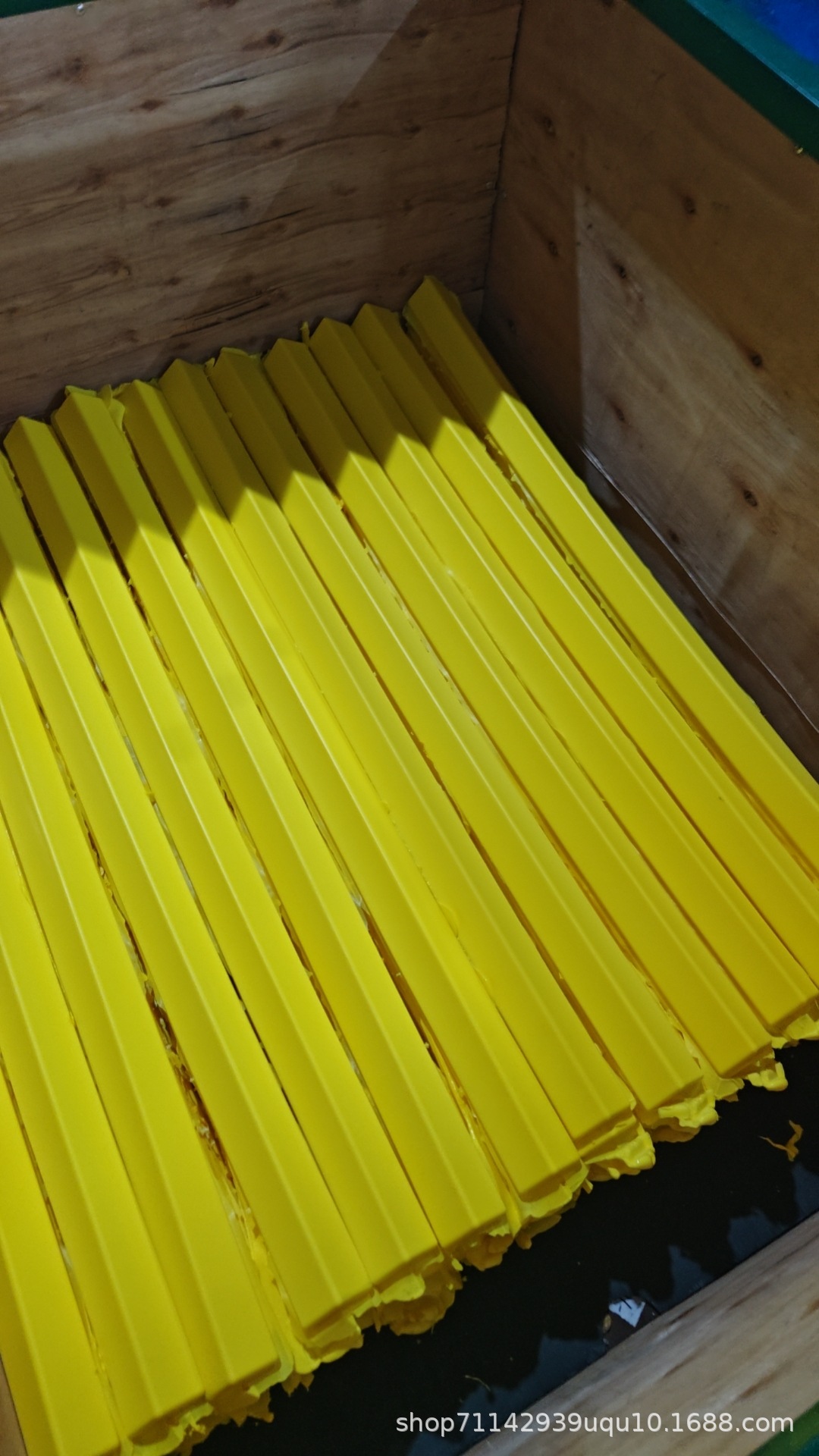 In-Stock Pu Anti-Collision Strips Corner Guards Soft Edge Protection Strips Buffer Anti-Collision Industrial Black and Yellow Warning Self-Adhesive No Drilling Required