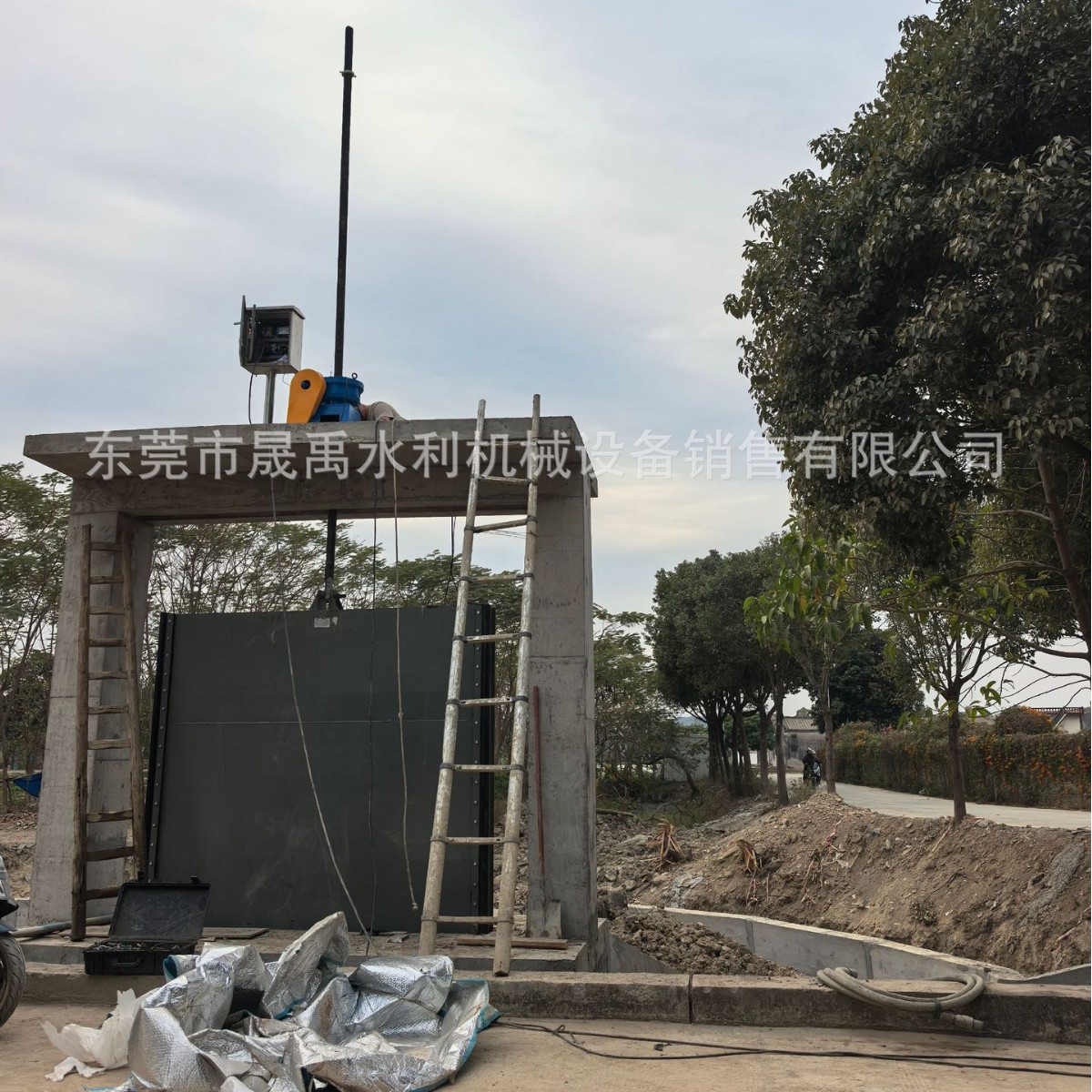 广东省肇庆市云浮市手电两用螺杆启闭机钢制闸门水利农田渠道水库