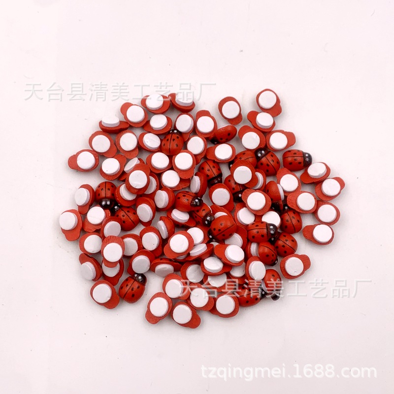 Lindo y creativo de madera de dibujos animados escarabajo rojo mariquita pintada abeja amarilla autoadhesiva pieza 100 pc/paquete