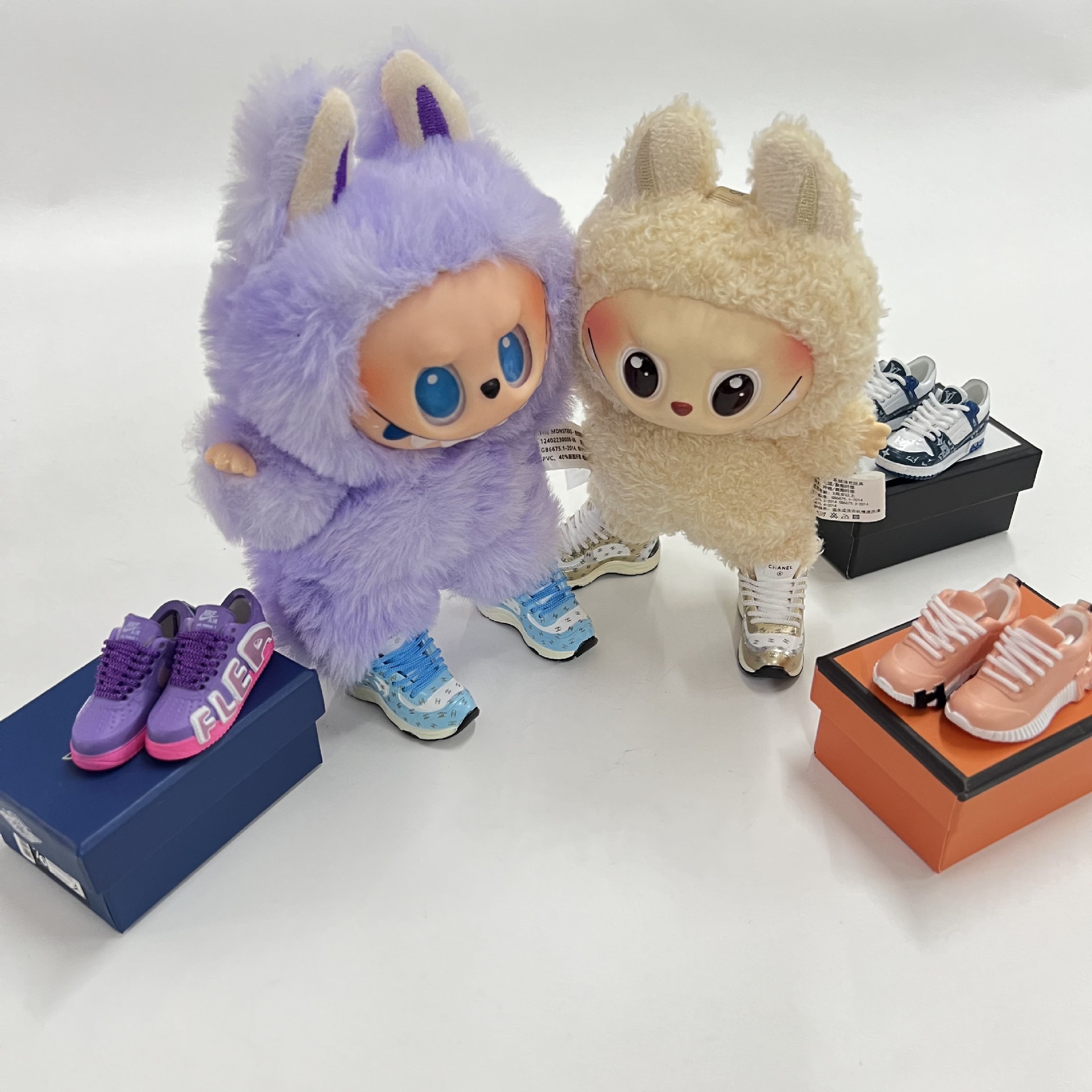 LABUBU Zapatos Rabu Ropa de bebé 17cm felpa vinilo bolso de muñeca colgante para zapatos desnudos caja ciega