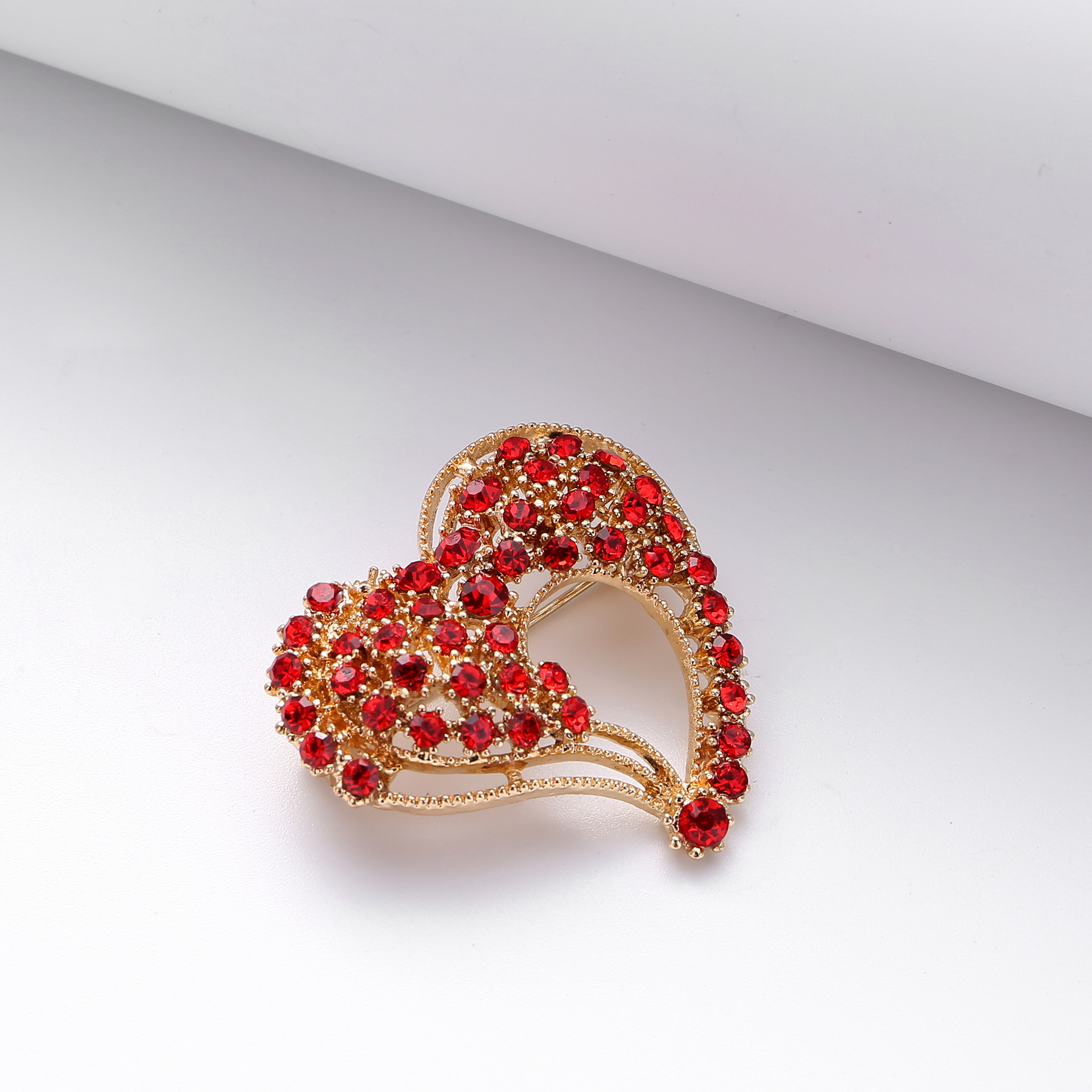 Plating Design Elegant Pin Heart Shape Alloy Plating Zircon Women's Brooches