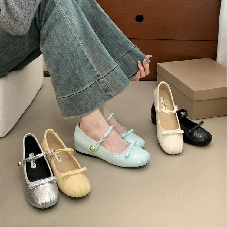 Mary Jane shoes with hidden heel with velcro