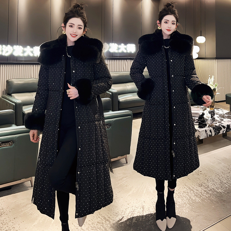 Trajes de algodón de pluma transfronterizos de invierno 2025 nuevos estilos con solapa de moda de mediana edad sobre la rodilla chaqueta de algodón de cintura larga chaqueta de moda