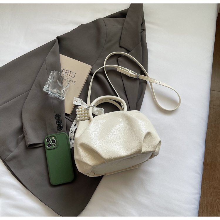 Fashionable tote bag, large-capacity underarm bag, 2025 new solid color texture women's bag, simple commuting bag, soft leather single-shoulder undefined